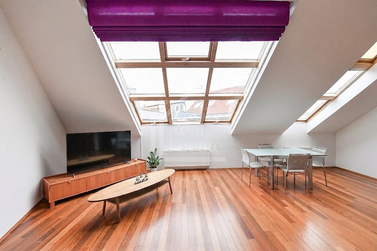 Pronájem bytu 2+kk 107 m² – fotografie 3