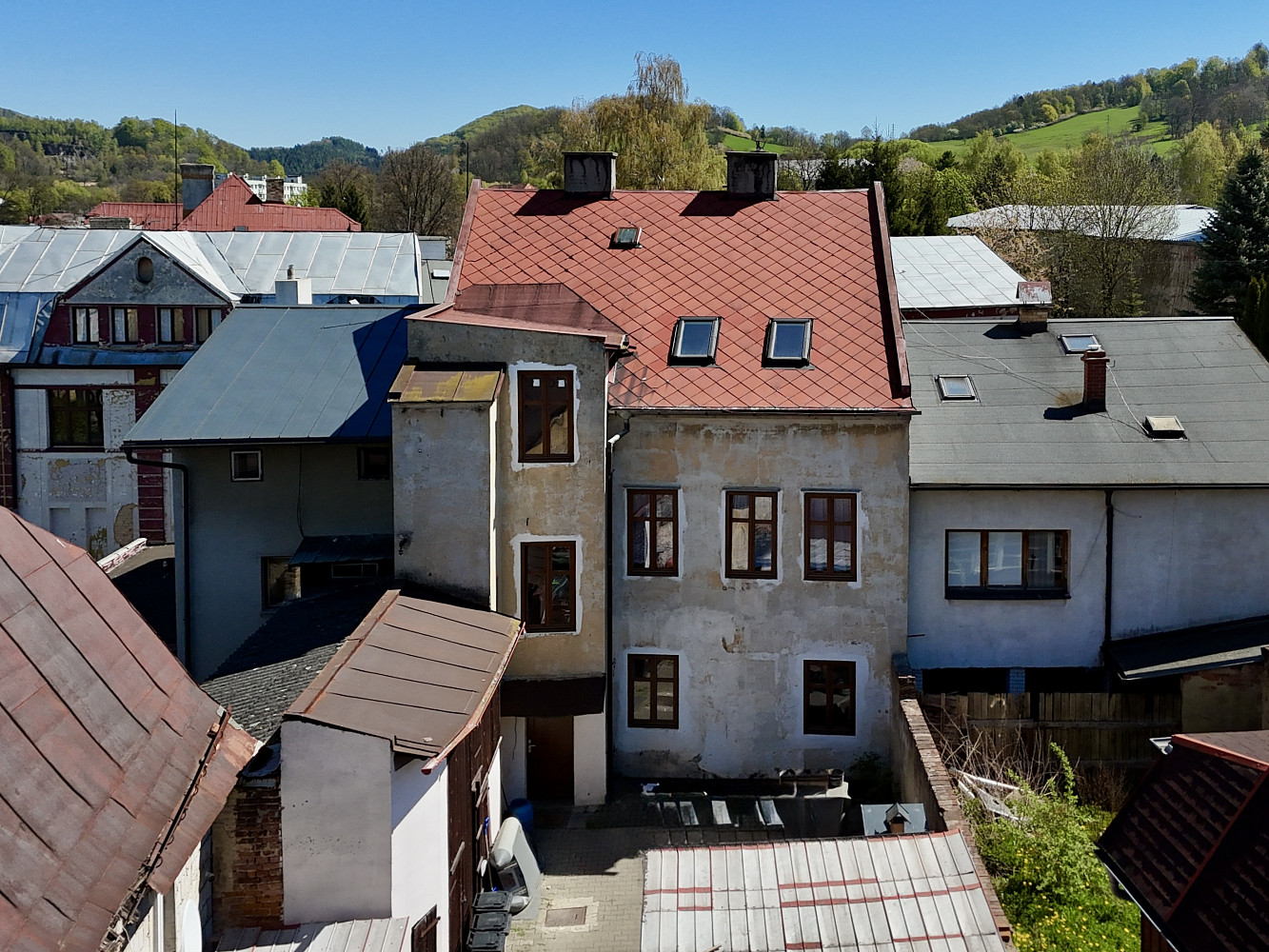 Prodej nájemního domu, činžáku 204 m² – fotografie 2