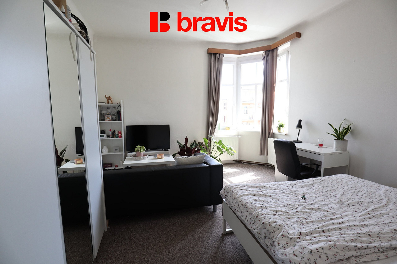 Pronájem bytu 1+1 42 m² — photo 2