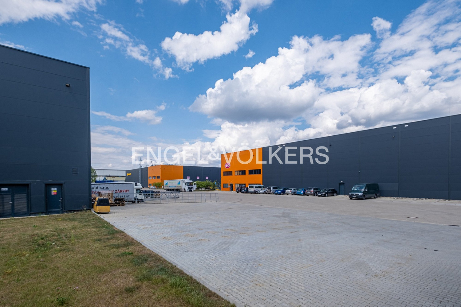 Skladové či výrobní prostory o rozloze 2 600 m² v moderním logistickém areálu ARCHAN – pohled 2