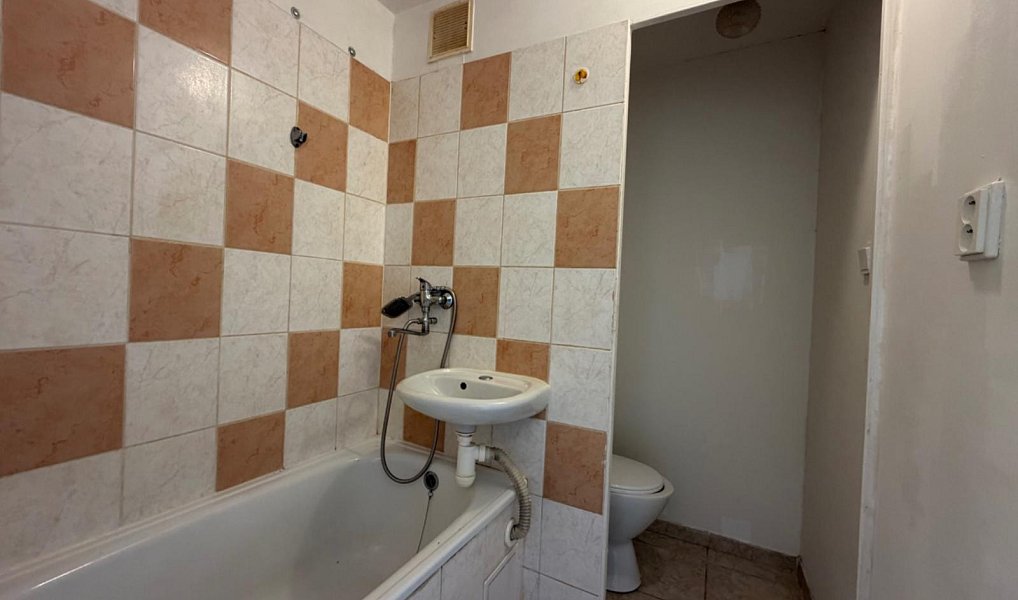 Pronájem bytu 1+kk 20 m², Chomutov – náhled fotky 4