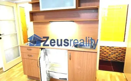 Pronájem bytu 1+kk 25 m², Hvězdova, Praha 4 - Nusle