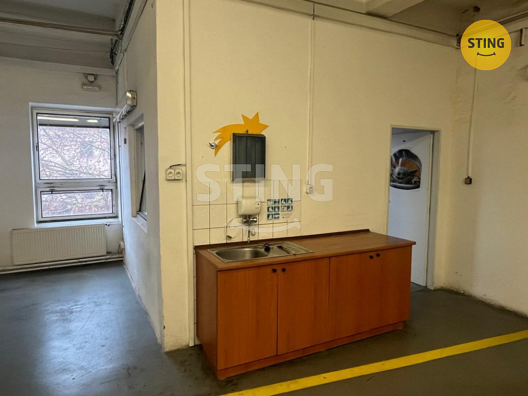 Pronájem skladovacích prostor 320 m² – fotografie 3