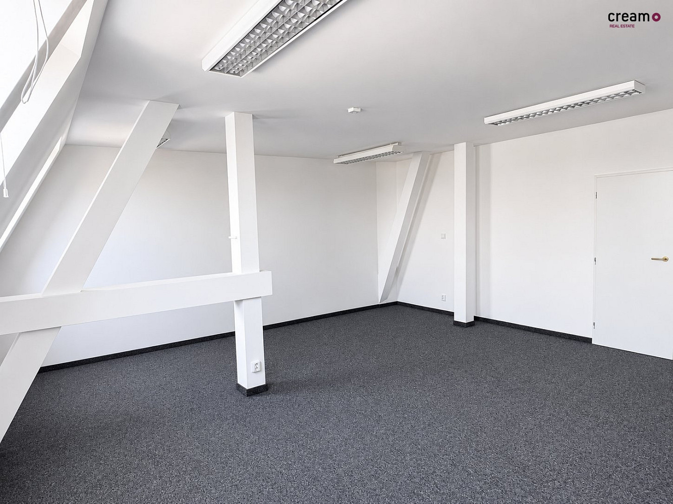 Pronájem kanceláře 21 m² — photo 3