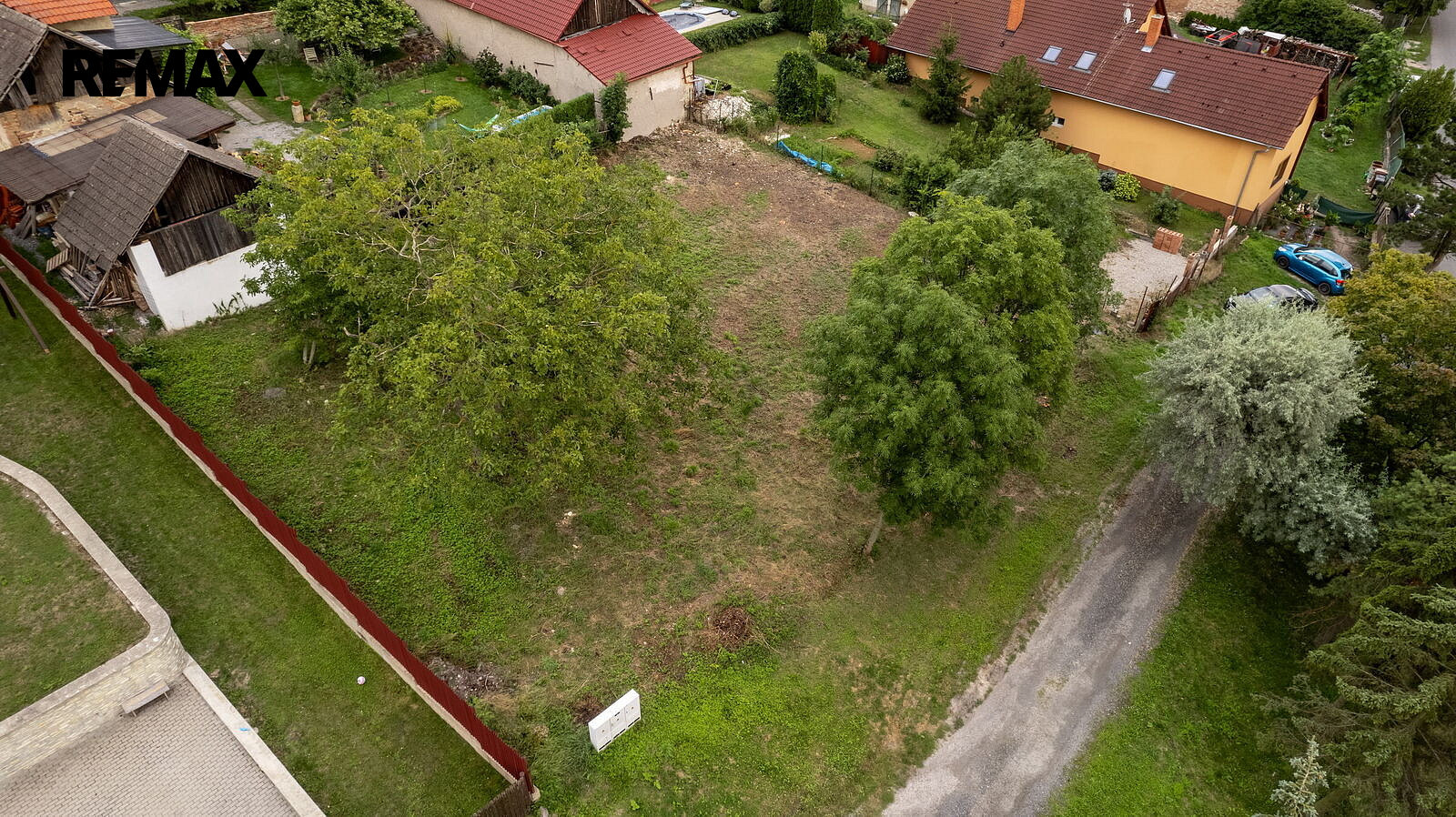Prodej stavebního pozemku 825 m² – fotografie 3