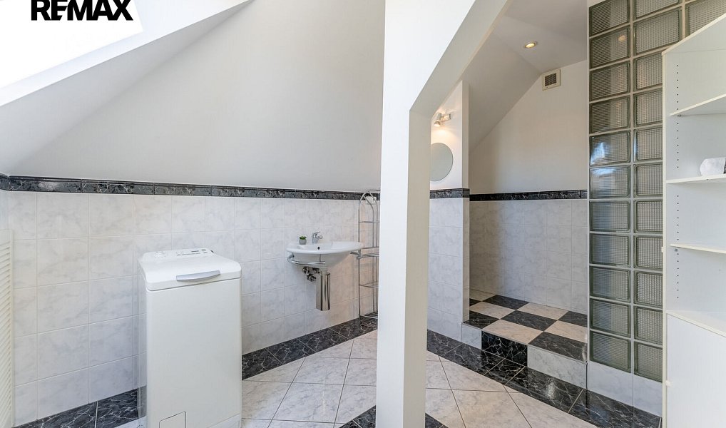 Prodej domu 210 m² s pozemkem 385 m², Praha – náhled fotky 23