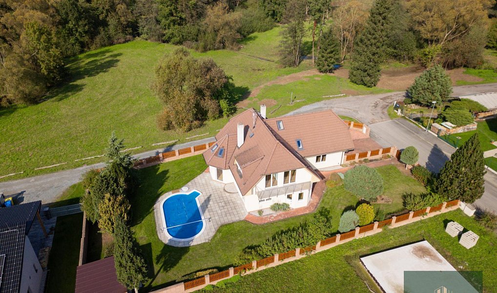 Prodej domu 240 m² s pozemkem 1 011 m², Rokycany – náhled fotky 4