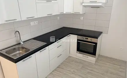 Pronájem bytu 2+1 53 m², Bří. Mrštíků, Břeclav