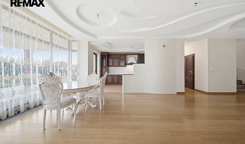 Prodej domu 363 m² s pozemkem 1 608 m², Jesenice – náhled fotky 5