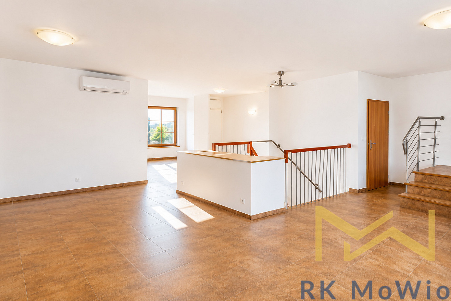 Pronájem domu 350 m² s pozemkem 226 m²