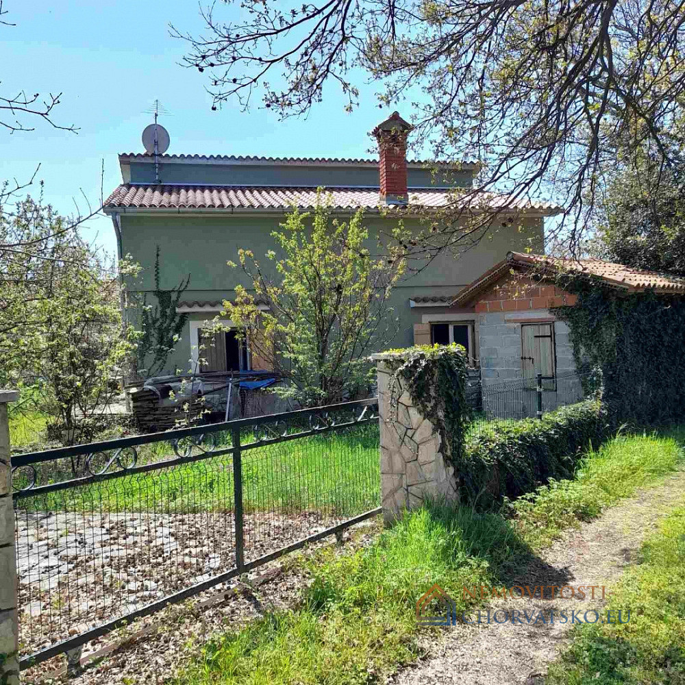 Prodej domu 200 m² s pozemkem 1 008 m² - Vista 5