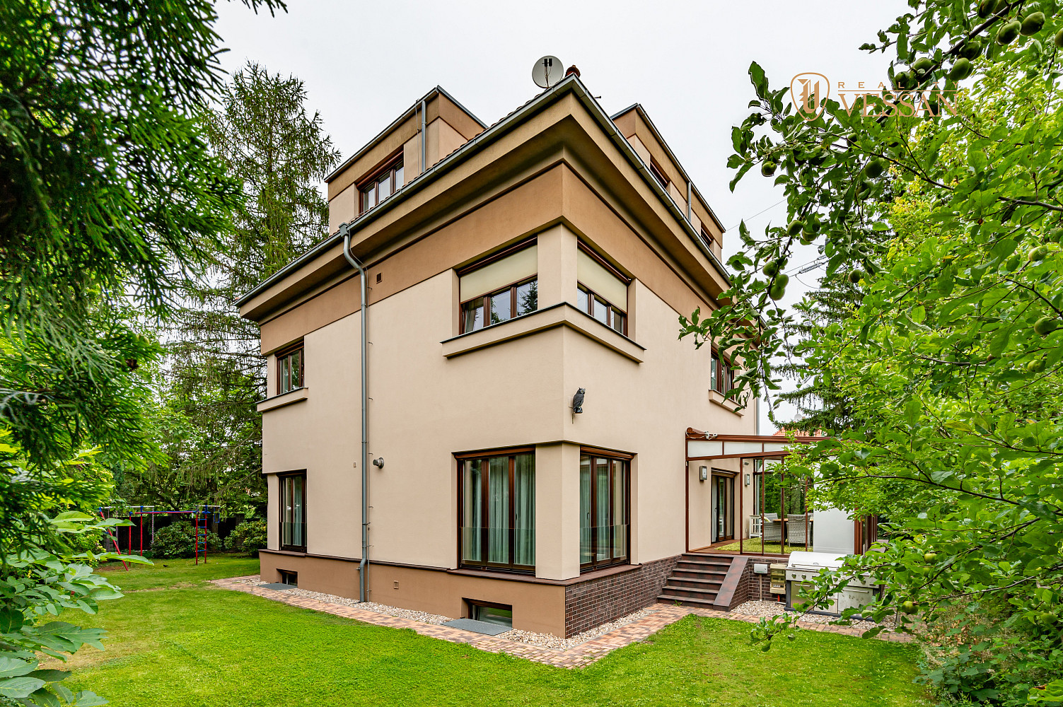 Prodej vily 474 m² s pozemkem 868 m² — photo 4