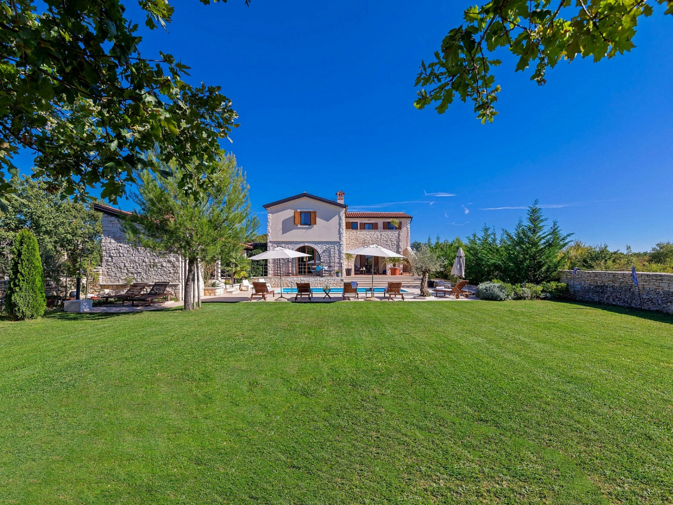 Prodej domu 279 m² s pozemkem 1 527 m²