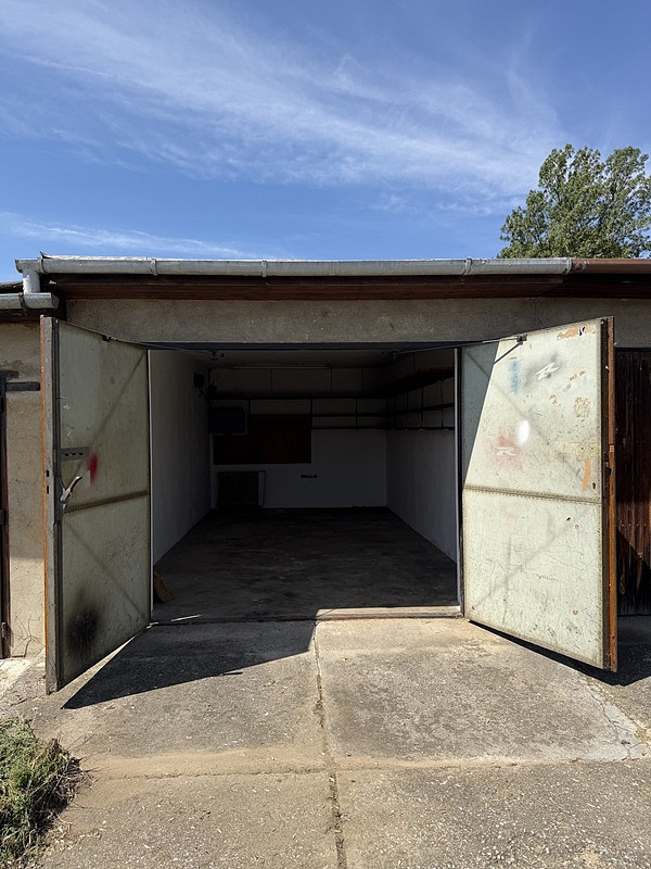 Exkluzivní pronájem garáže v otrokovicích ul. smetanova — photo 3