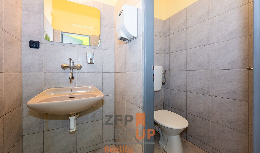 Prodej obchodních prostor 702 m², Hodonín – náhled fotky 12
