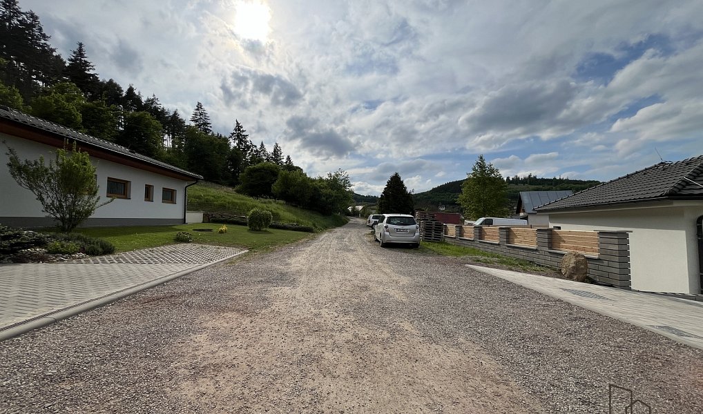 Prodej stavebního pozemku 814 m², Sentice – náhled fotky 9