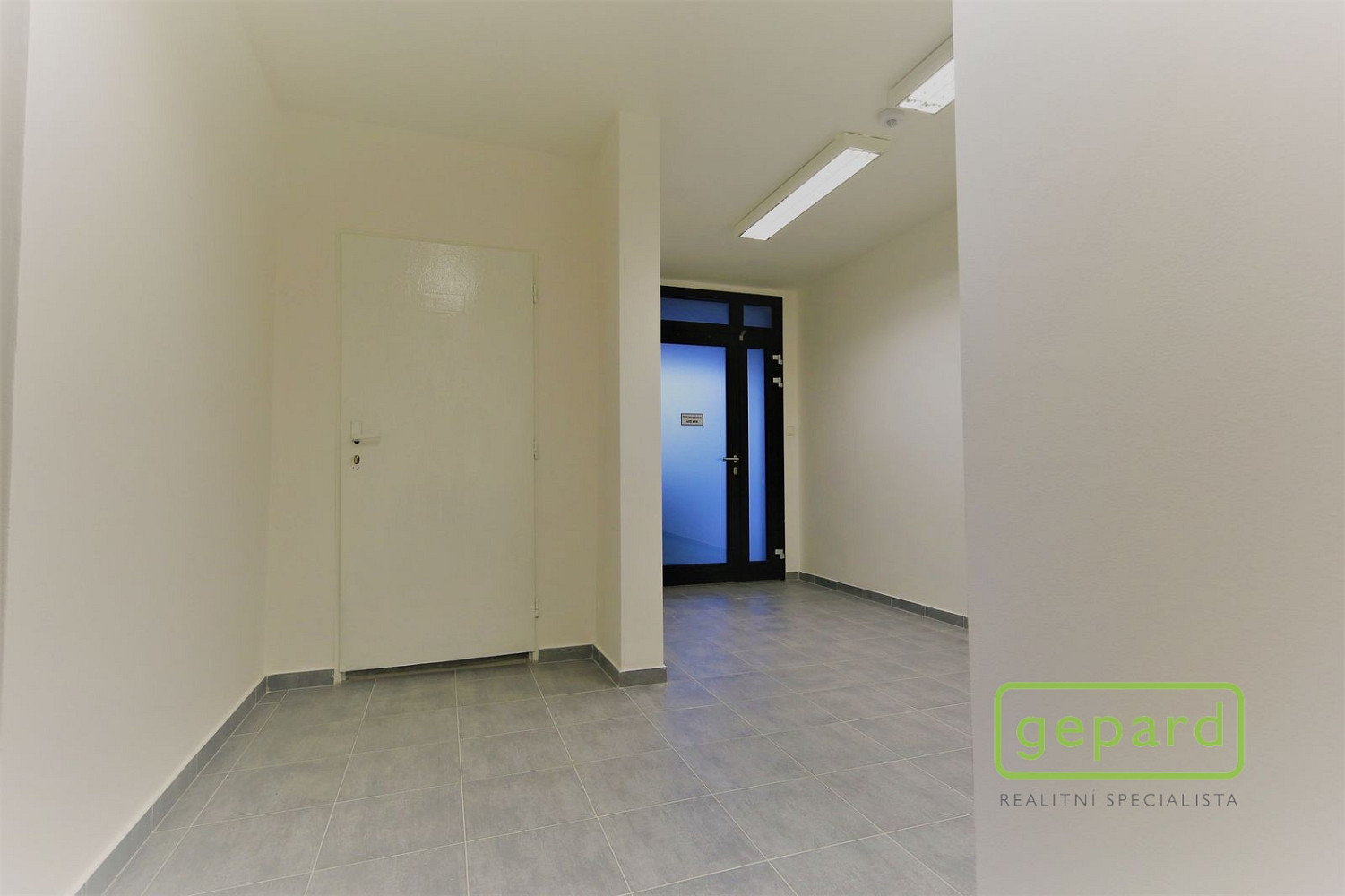 Pronájem obchodních prostor 22 m² — photo 2
