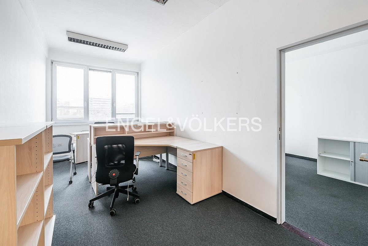 Pronájem kanceláře 516 m² – fotografie 2