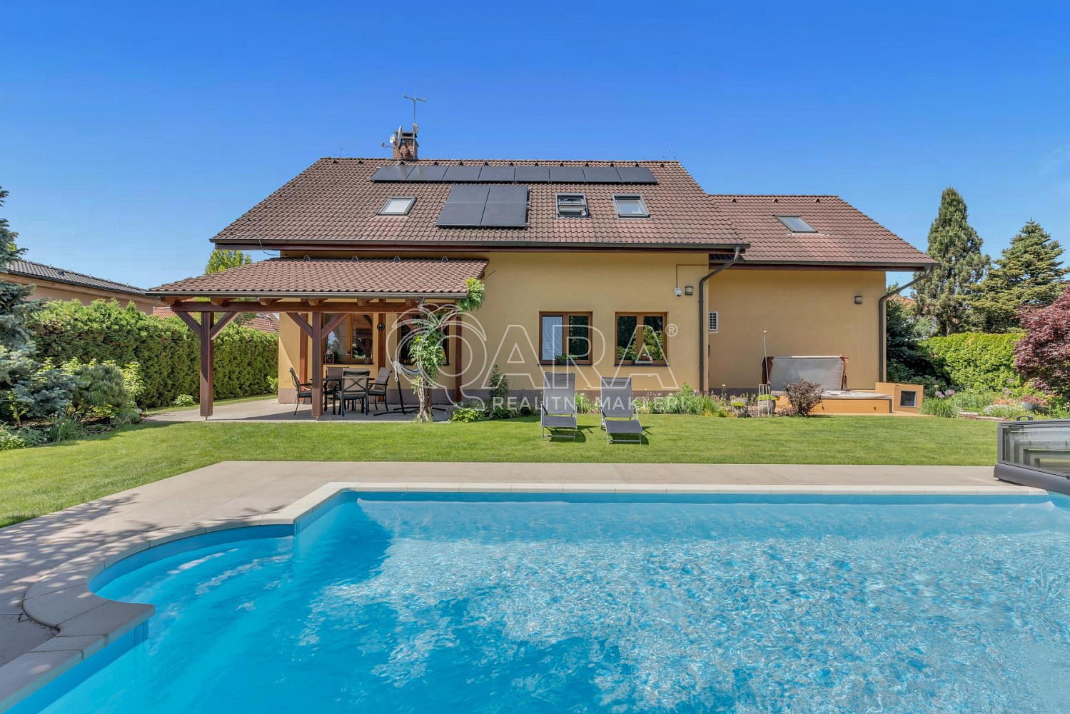 Prodej domu 255 m² s pozemkem 775 m²