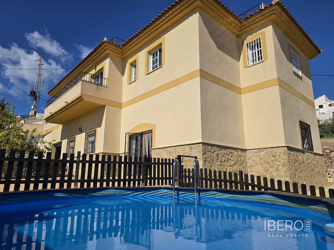 Prodej domu 298 m² s pozemkem 539 m² — photo 2