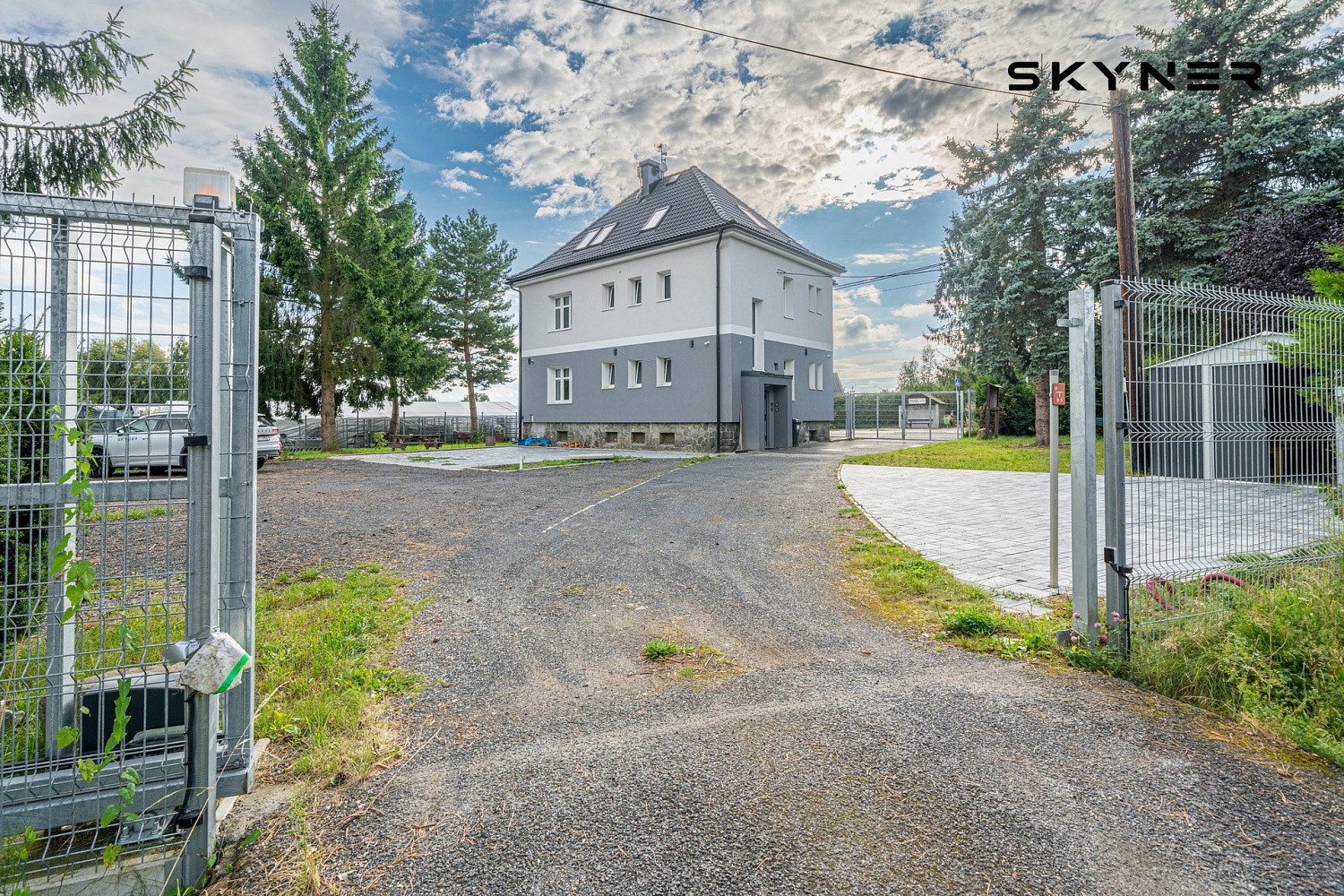 Prodej domu 276 m² s pozemkem 895 m² – pohled 2