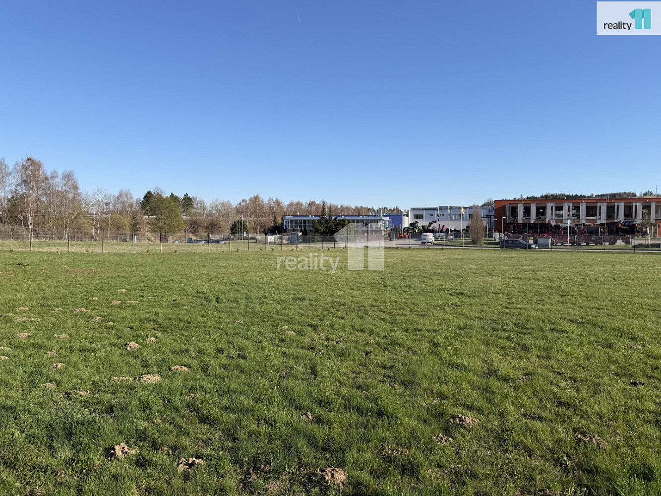 Prodej komerčního pozemku 2 833 m² – další