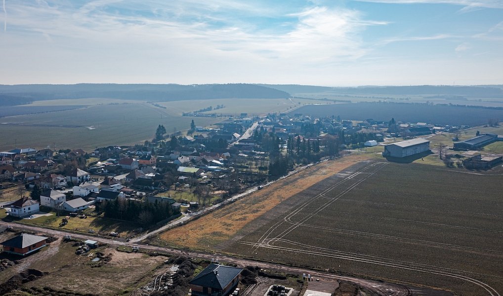 Prodej stavebního pozemku 1 000 m², Chudeřice – náhled fotky 10