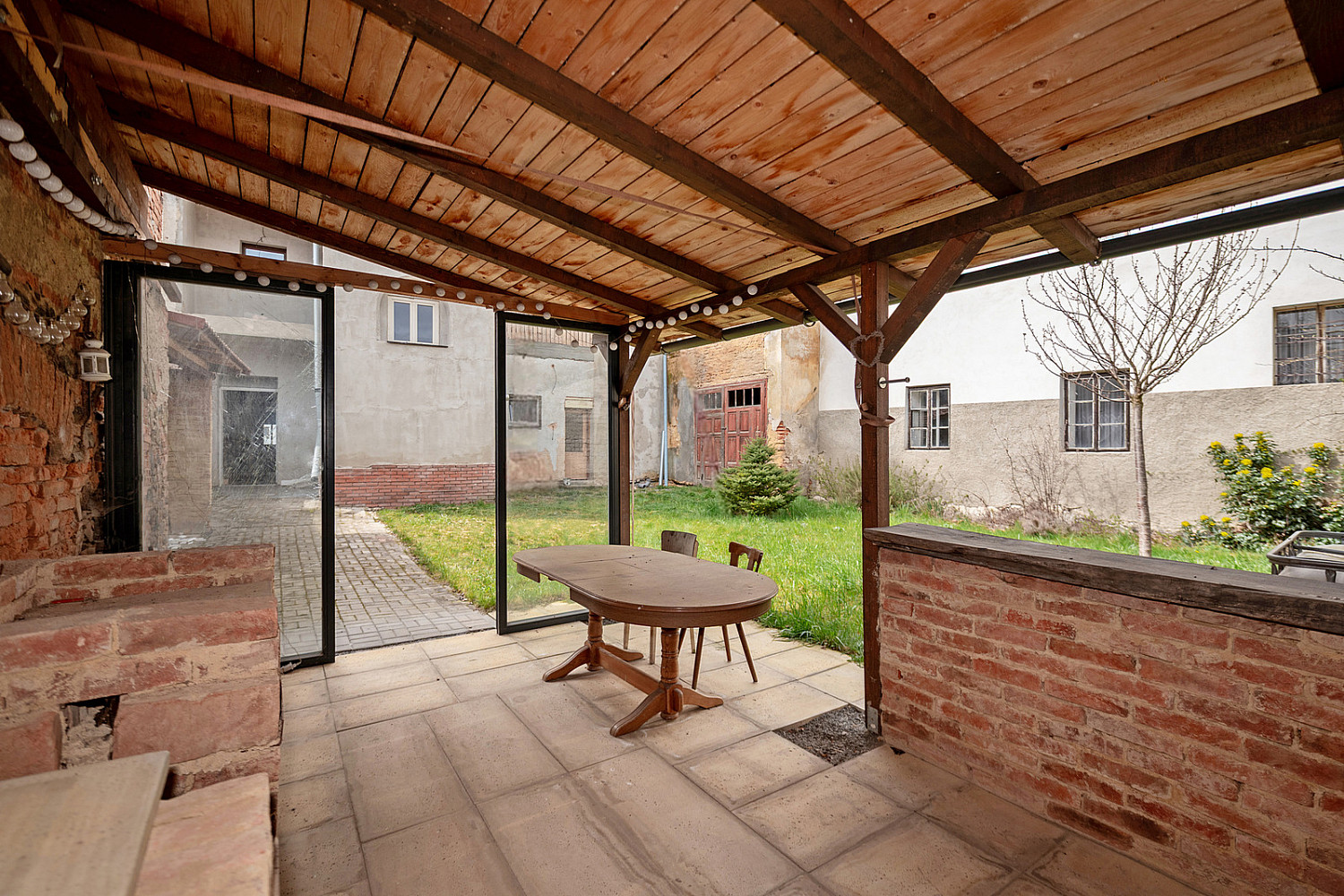 Prodej nájemního domu, činžáku 240 m² – fotografie 3