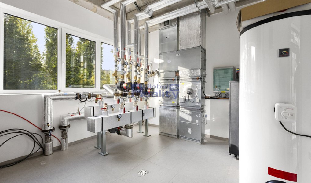 Prodej výrobních prostor 2 133 m², Hradec Králové – náhled fotky 16