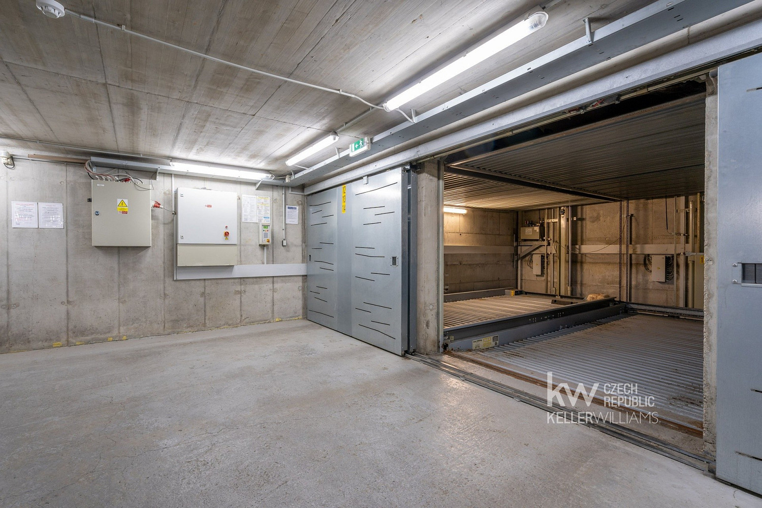 Pronájem garážového stání 11 m2 – fotografie 2