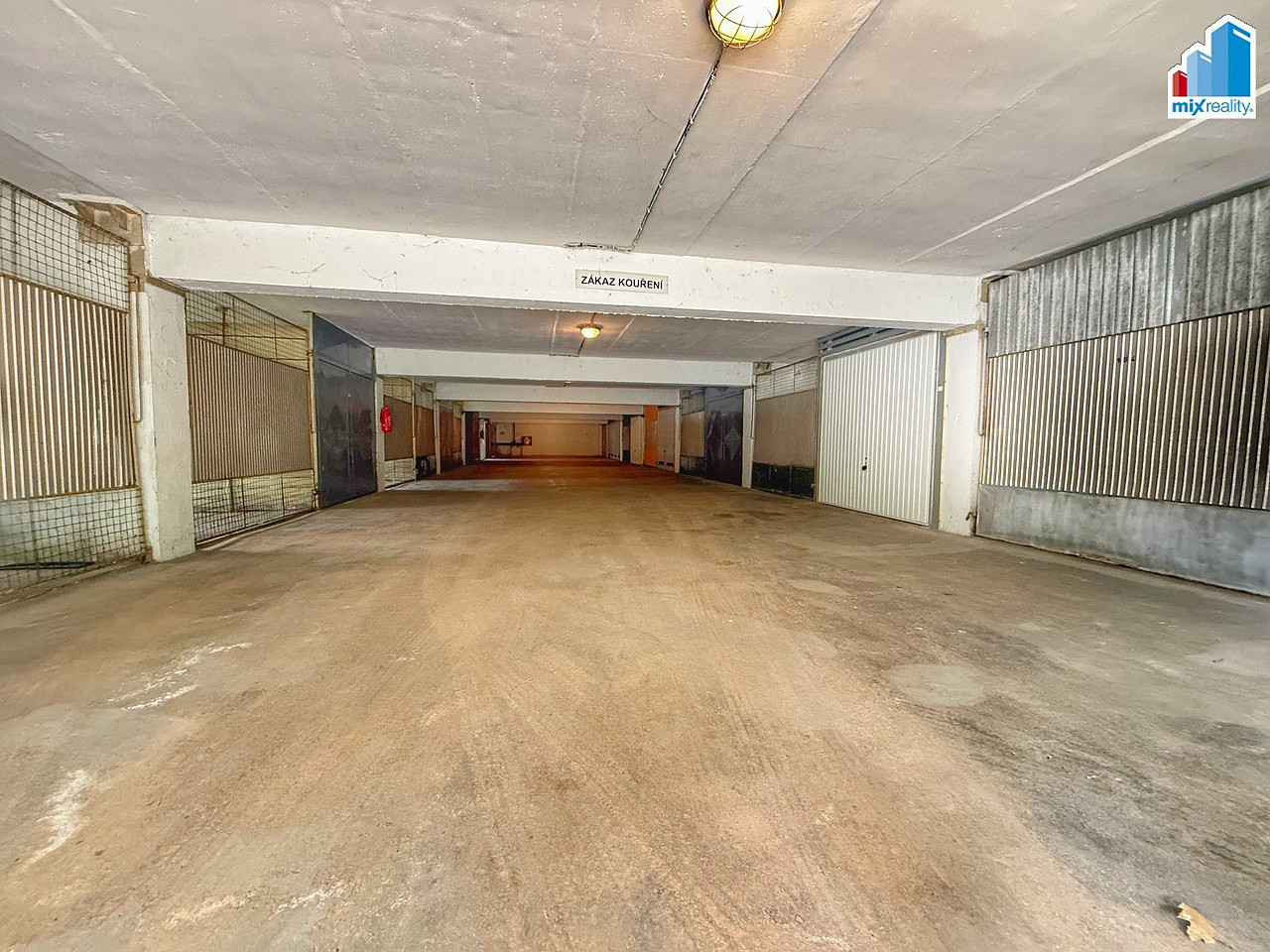 Prodej - garáže 14 m2 v garážovém domě, plzeň ke špitálskému lesu — photo 4