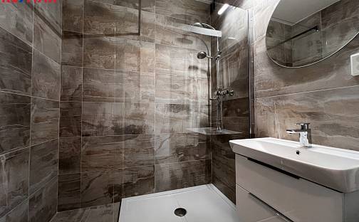 Pronájem bytu 3+1 74 m², Pod Strání, Hradec Králové - Třebeš