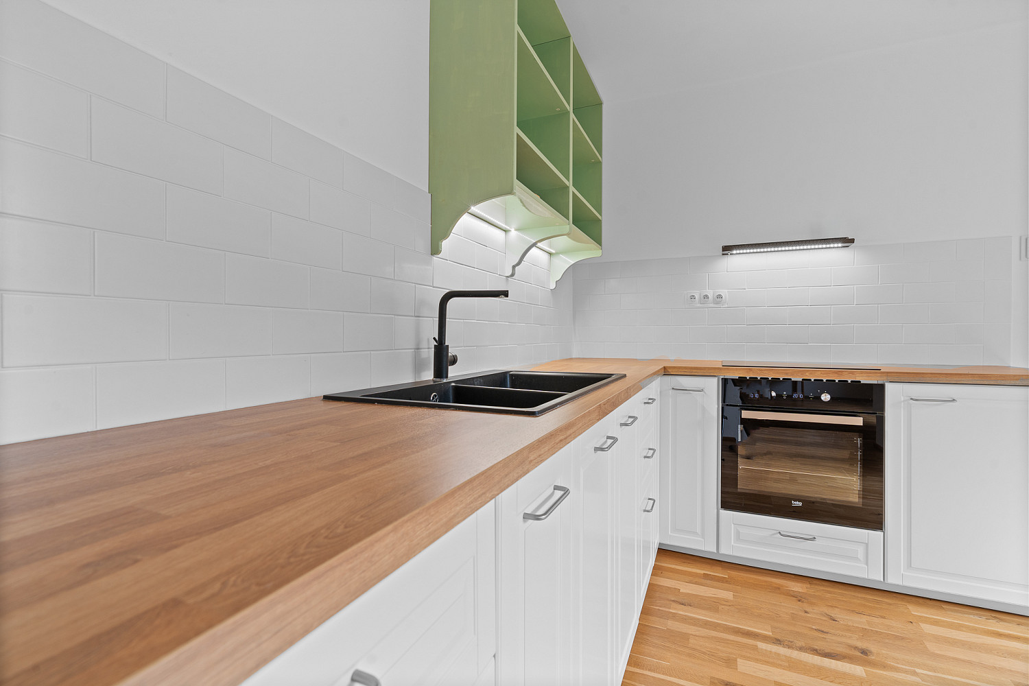 Prodej domu 100 m² s pozemkem 3 747 m² - View 3