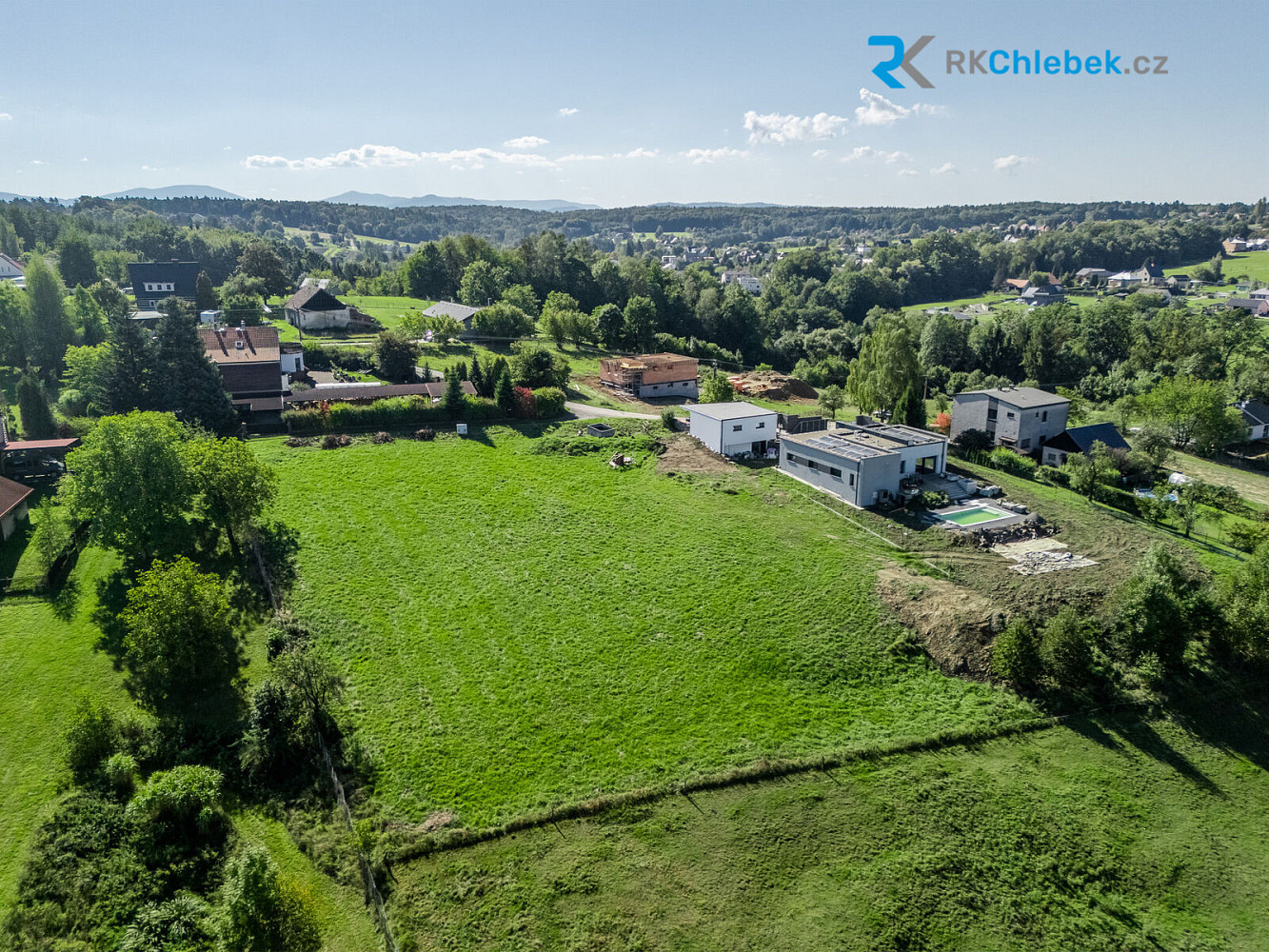 Prodej stavebního pozemku 2 025 m² – fotografie 2