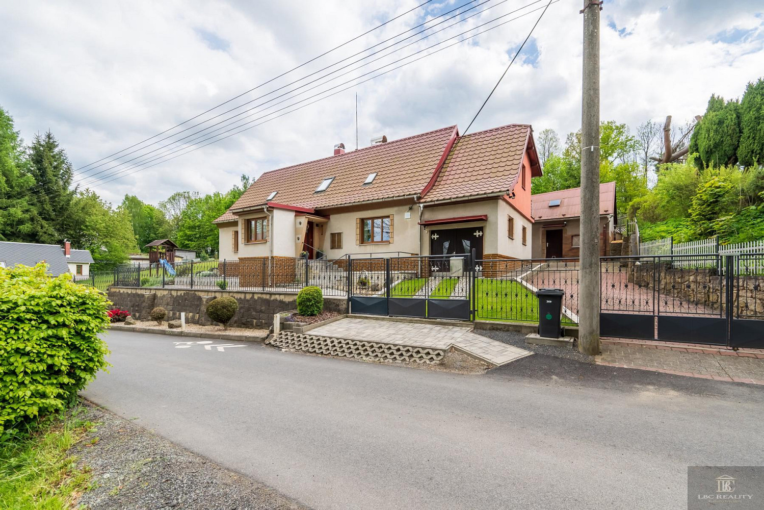 Prodej domu 214 m² s pozemkem 1 338 m²