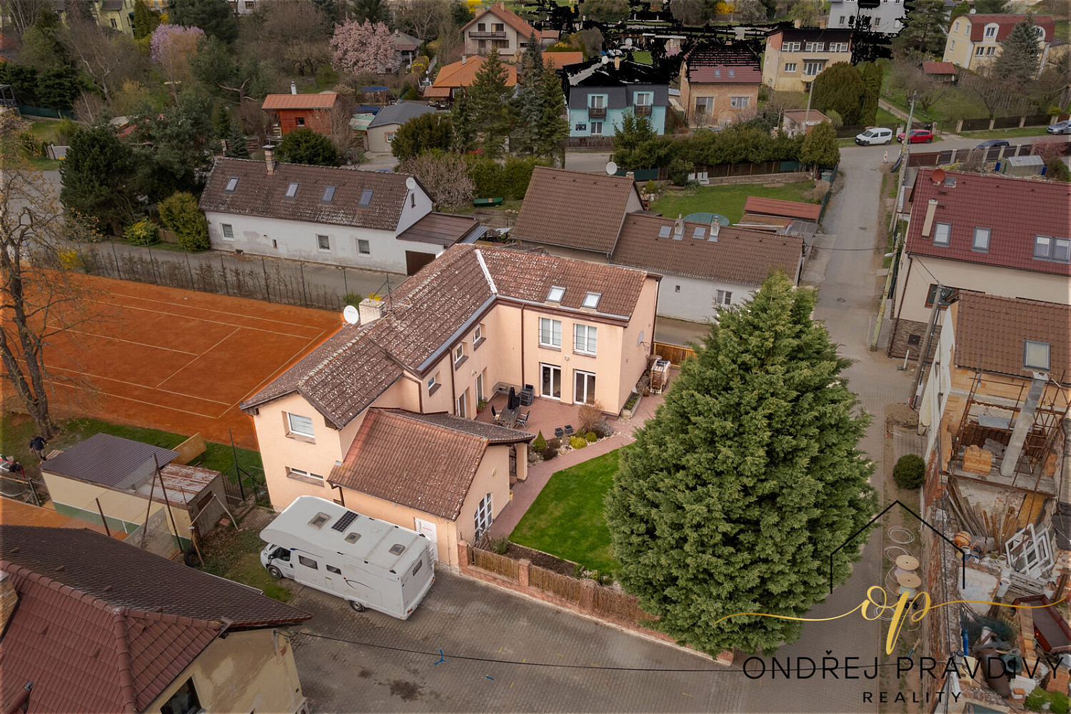 Prodej domu 265 m² s pozemkem 428 m² – fotografie 2