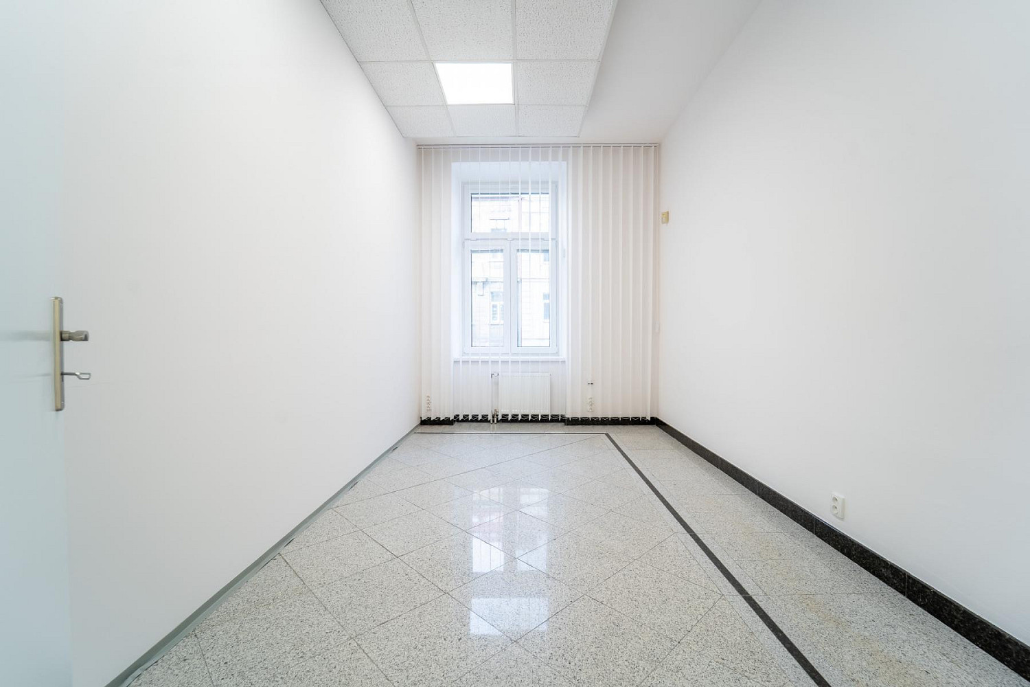 Pronájem obchodních prostor 92 m² – fotografie 2