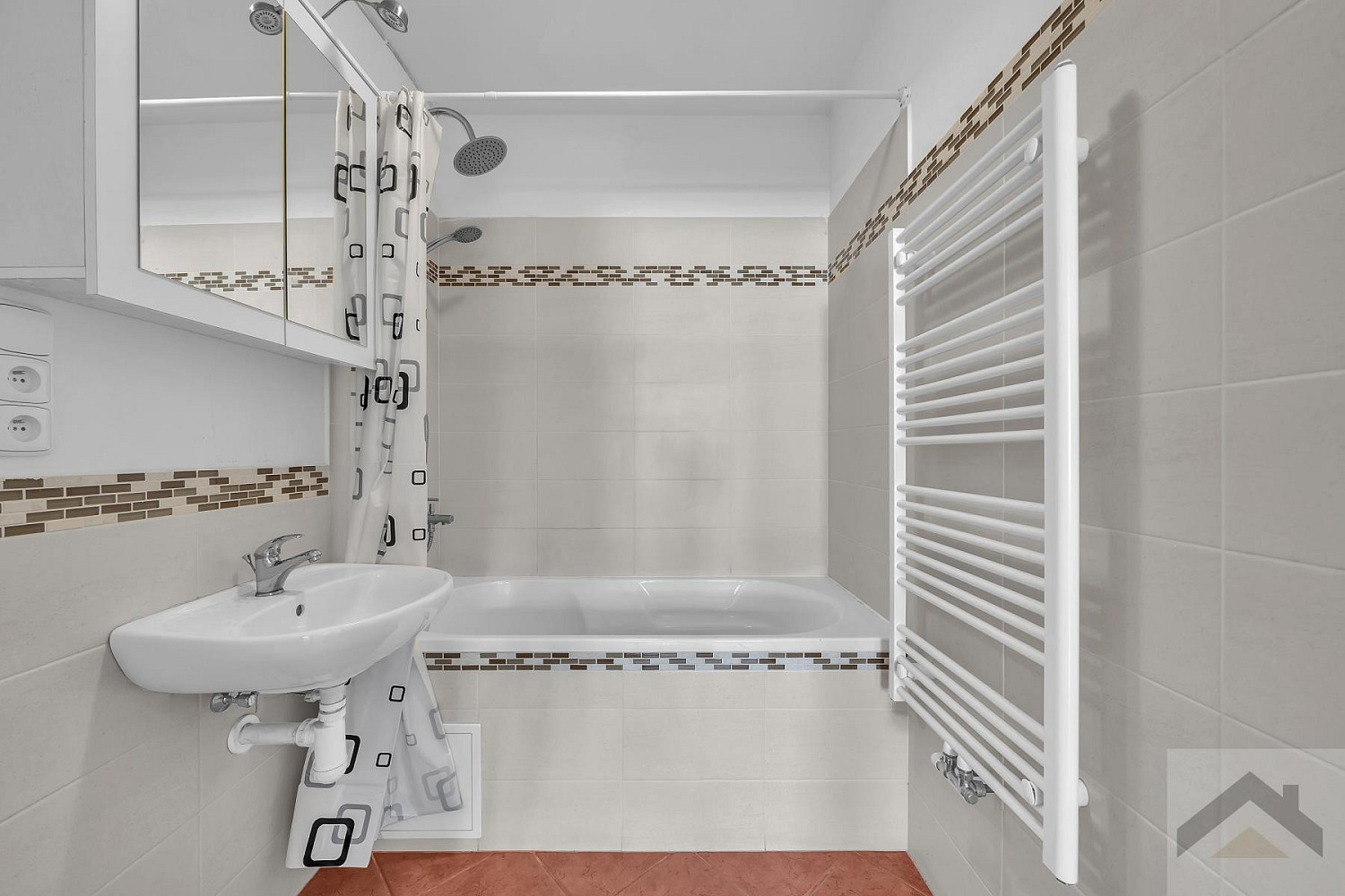 Prodej domu 295 m² s pozemkem 283 m² – další