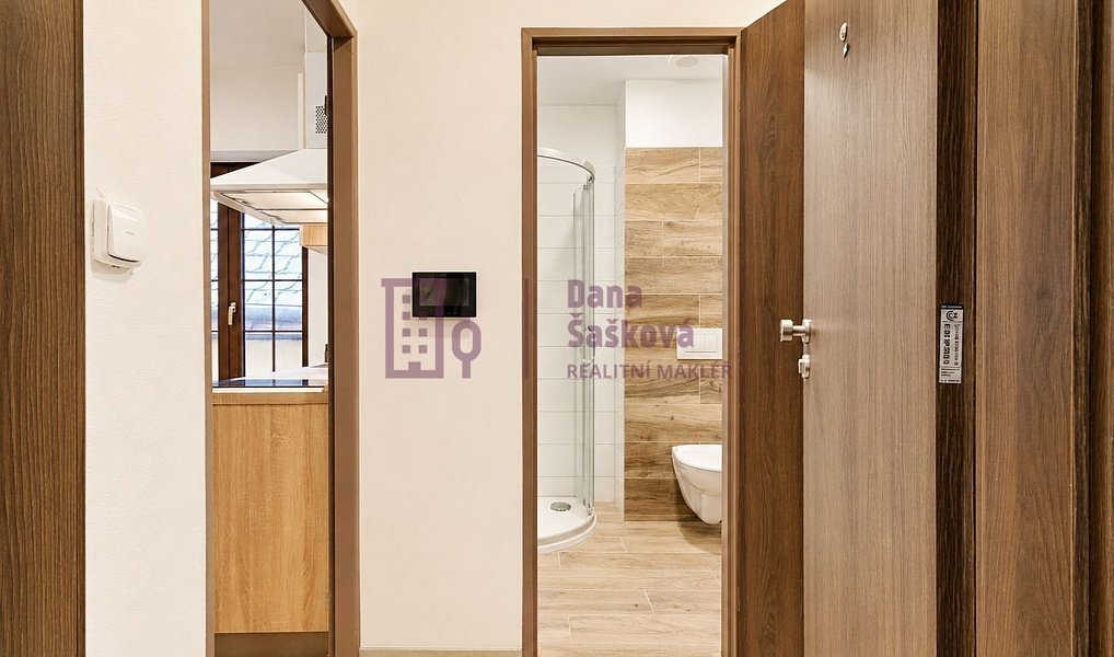Pronájem bytu 1+kk 20 m², Jindřichův Hradec – náhled fotky 6