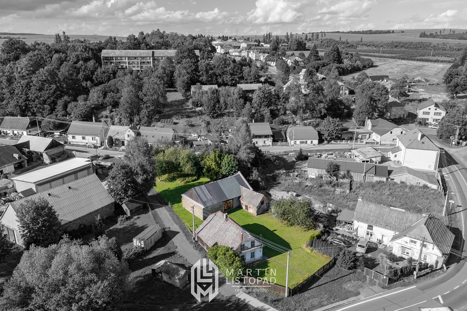 Prodej stavebního pozemku 1 379 m² – pohled 2