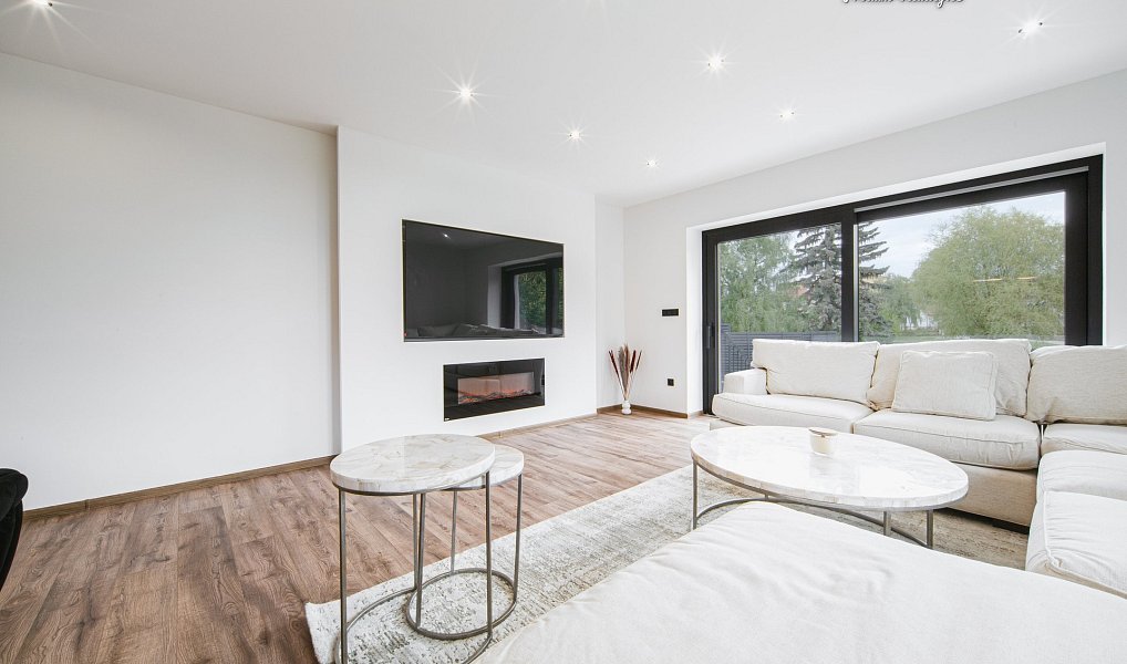Prodej domu 160 m² s pozemkem 372 m², Okříšky – náhled fotky 2