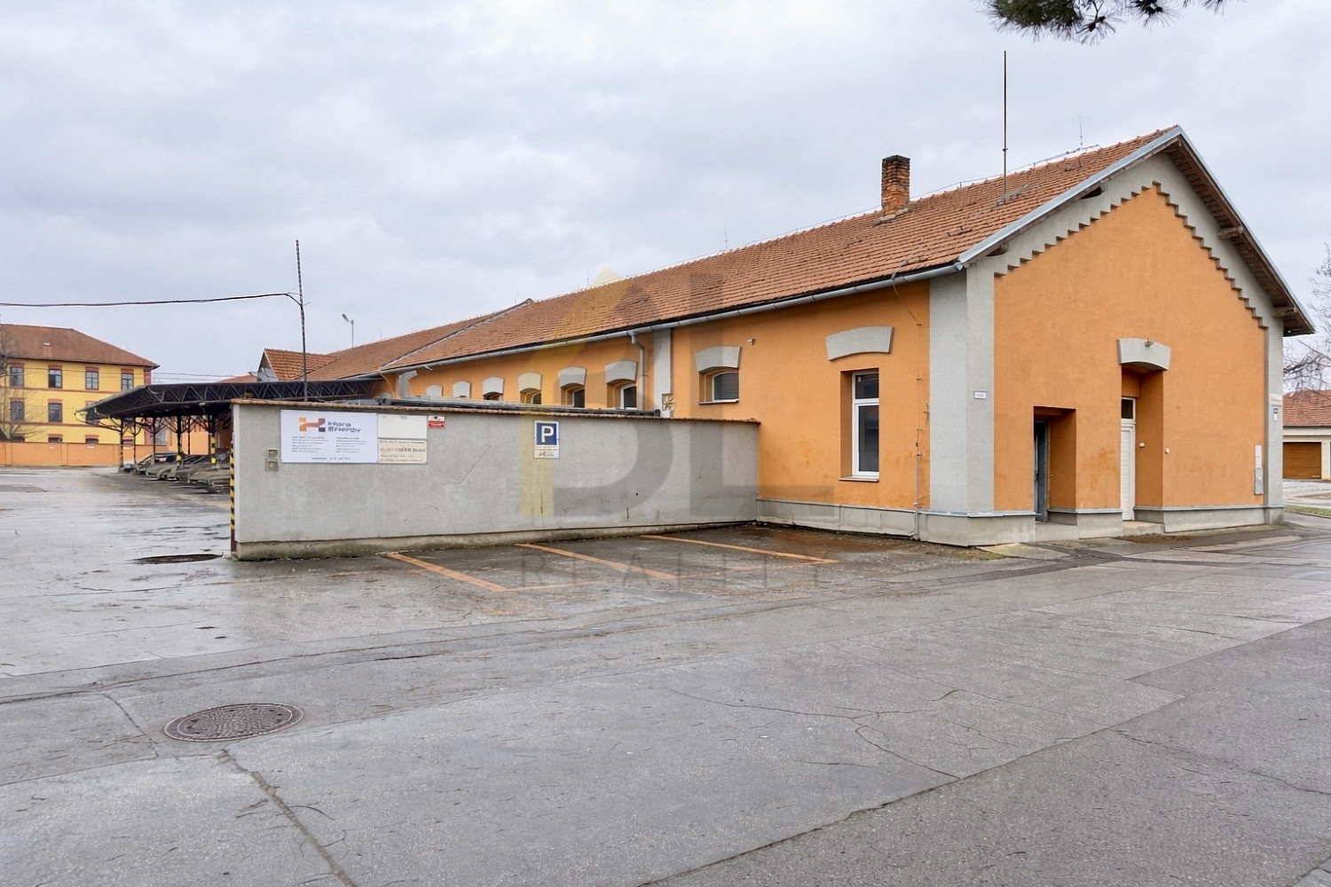 Pronájem skladovacích prostor 400 m²