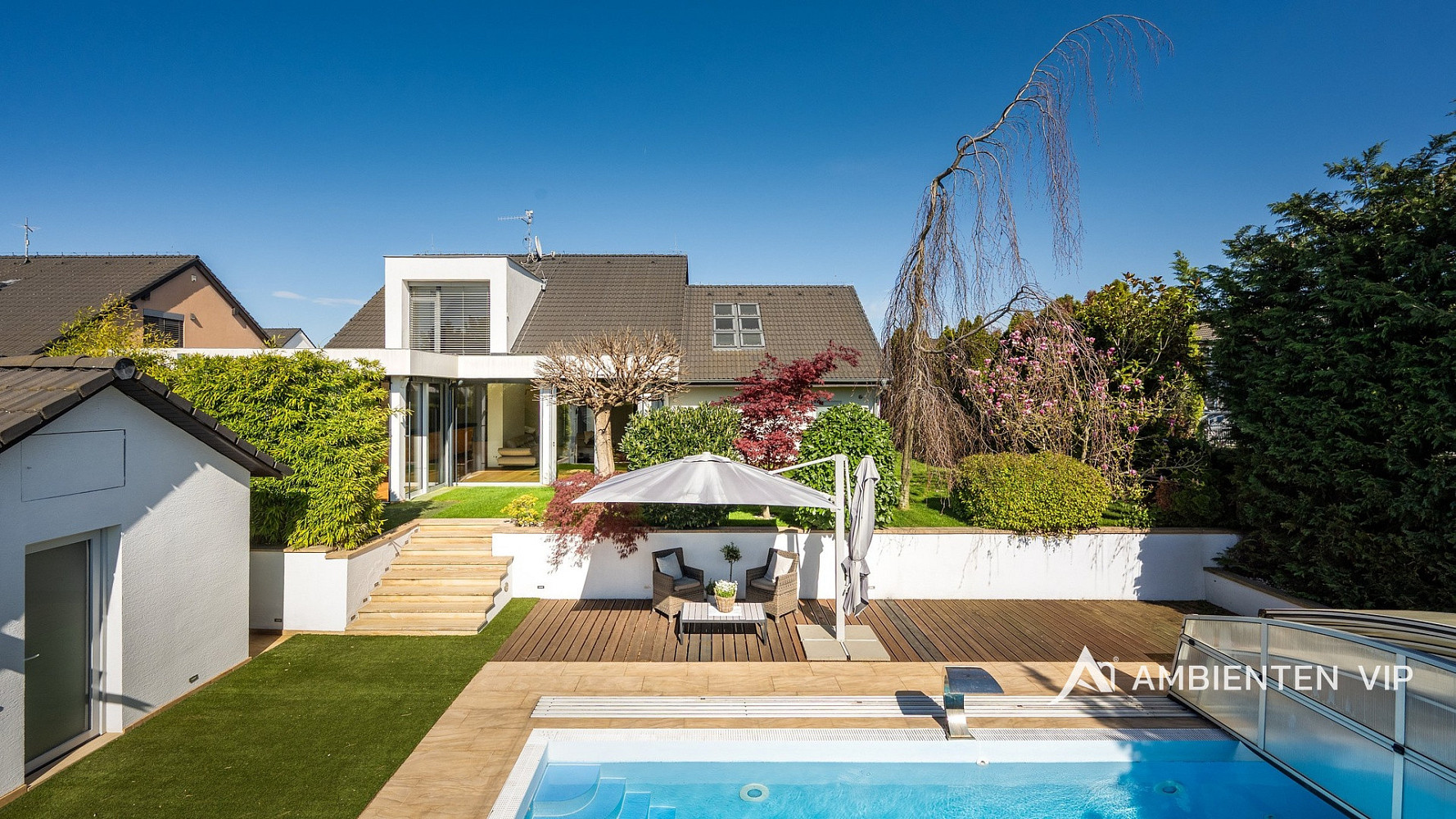 Prodej domu 382 m² s pozemkem 849 m² – pohled 2