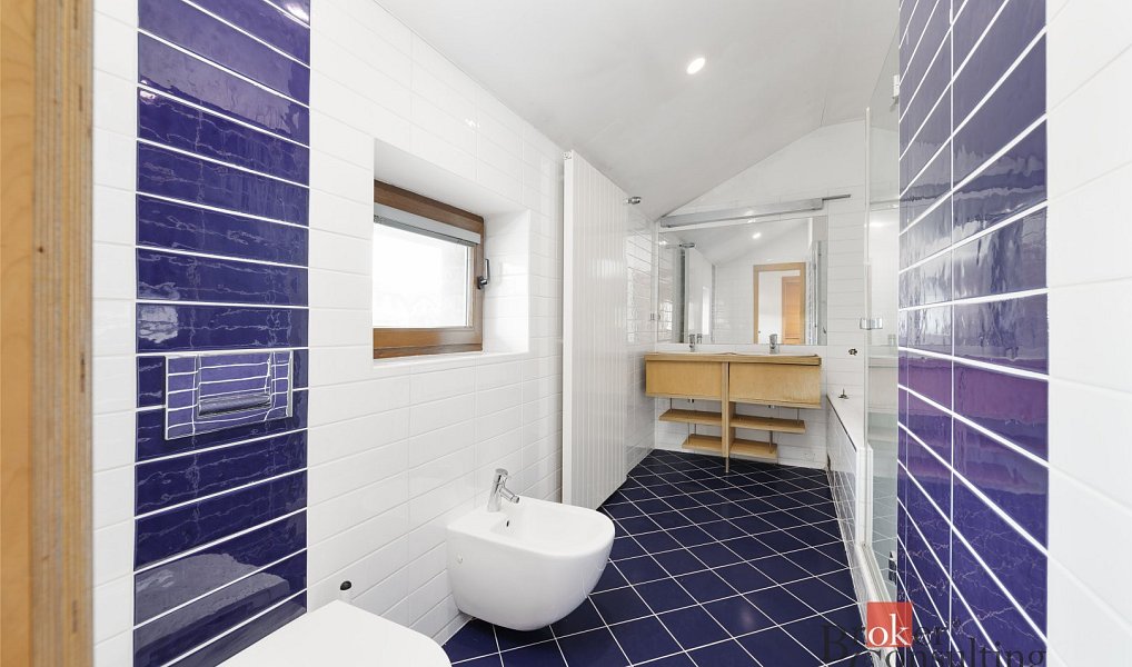 Prodej domu 256 m² s pozemkem 844 m², Jesenice – náhled fotky 10