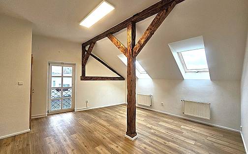 Pronájem kanceláře 104 m², Vinopalnická, Praha 8 - Libeň