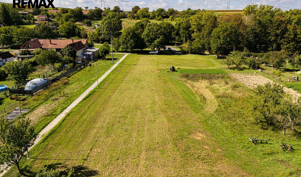 Prodej stavebního pozemku 2 330 m², Milešovice – náhled fotky 21