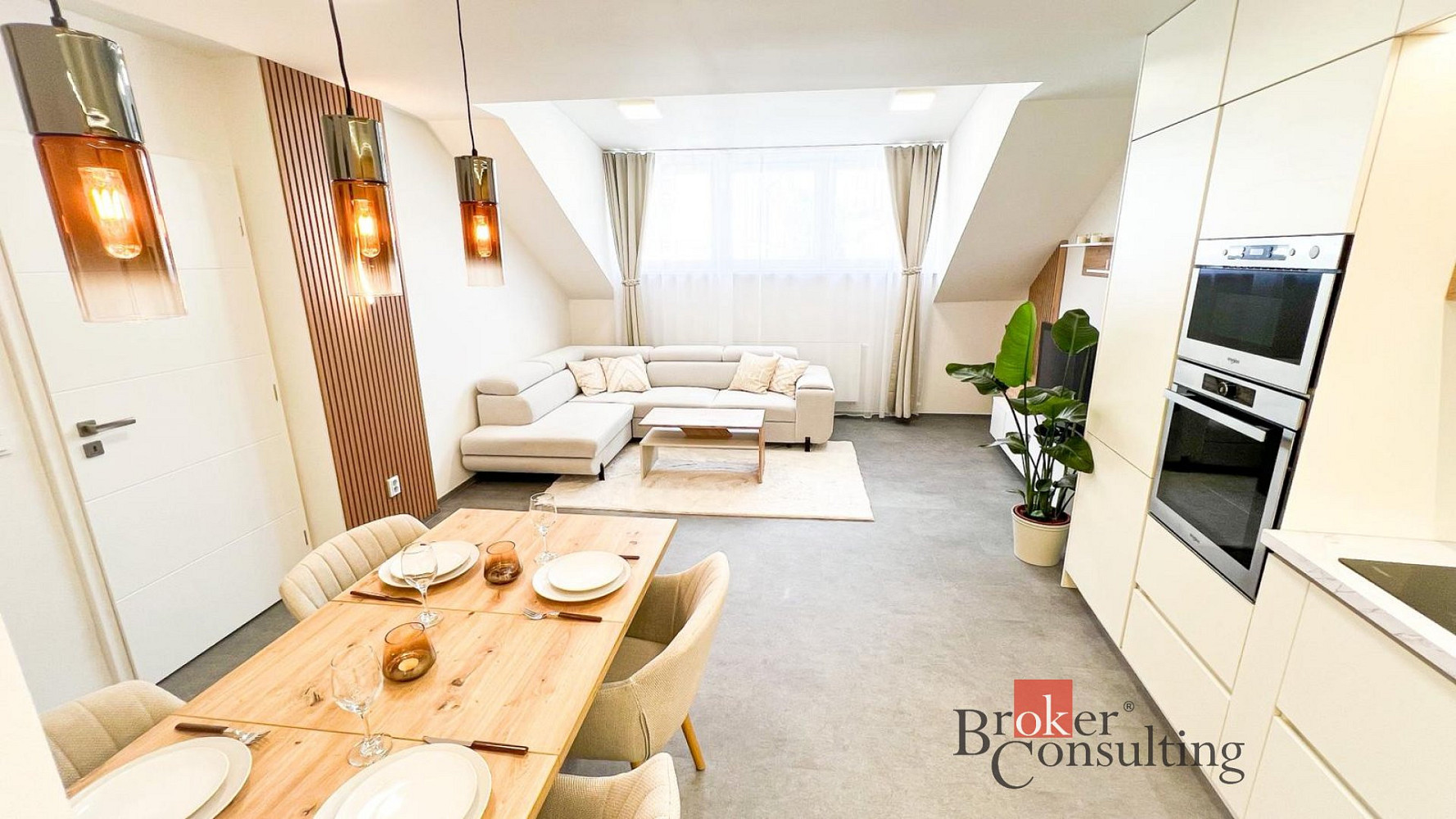 Pronájem bytu 2+kk 74 m² – fotografie 2