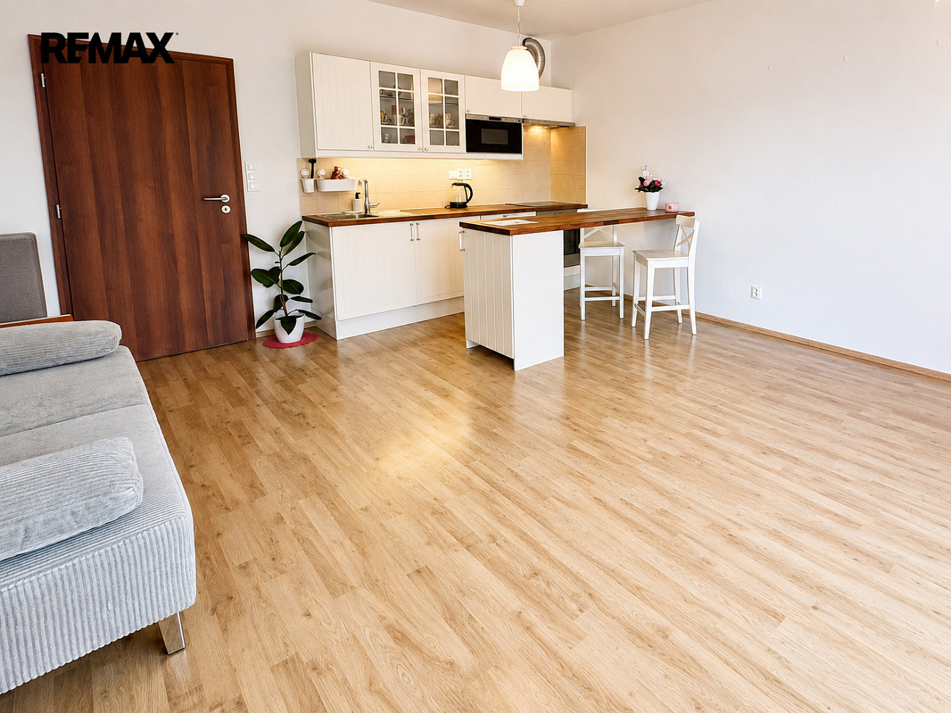 Pronájem bytu 1+kk 33 m² – pohled 2