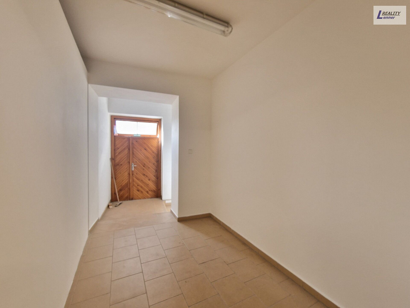 Pronájem kanceláře 50 m² – fotografie 4
