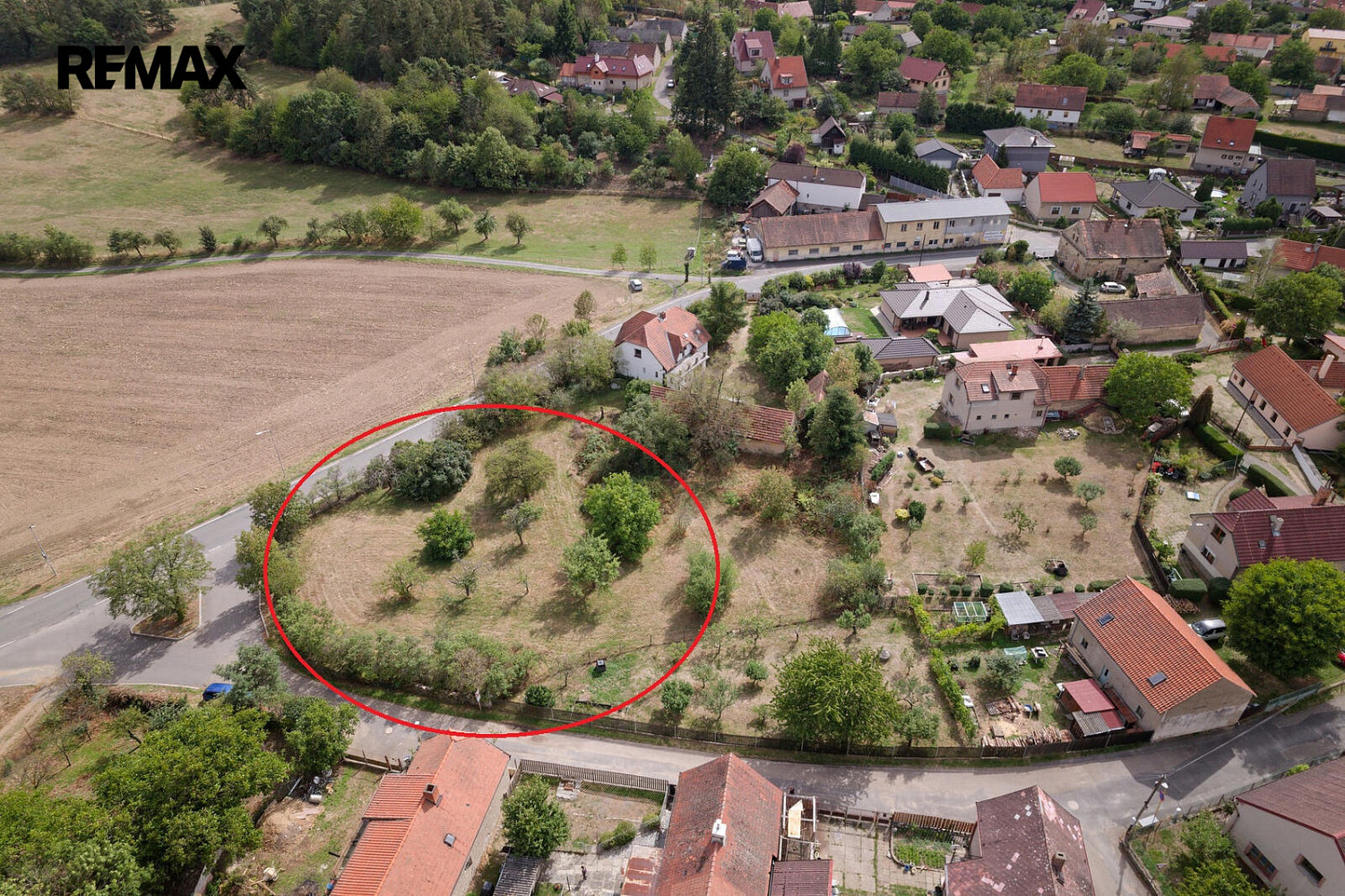 Prodej stavebního pozemku 1 050 m² – fotografie 3